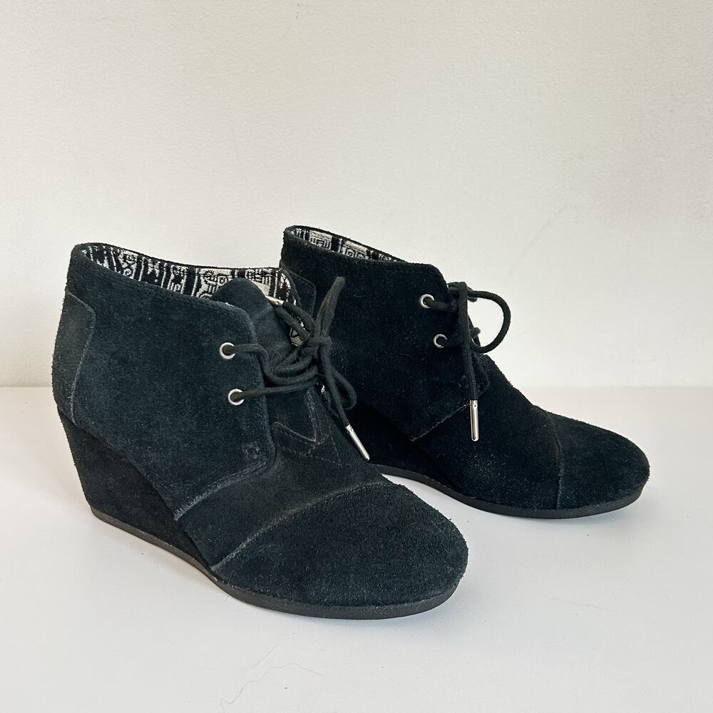 Toms Suede Desert Wedge Tie Ankle Bootie Size 7 Black - Picture 5 of 8